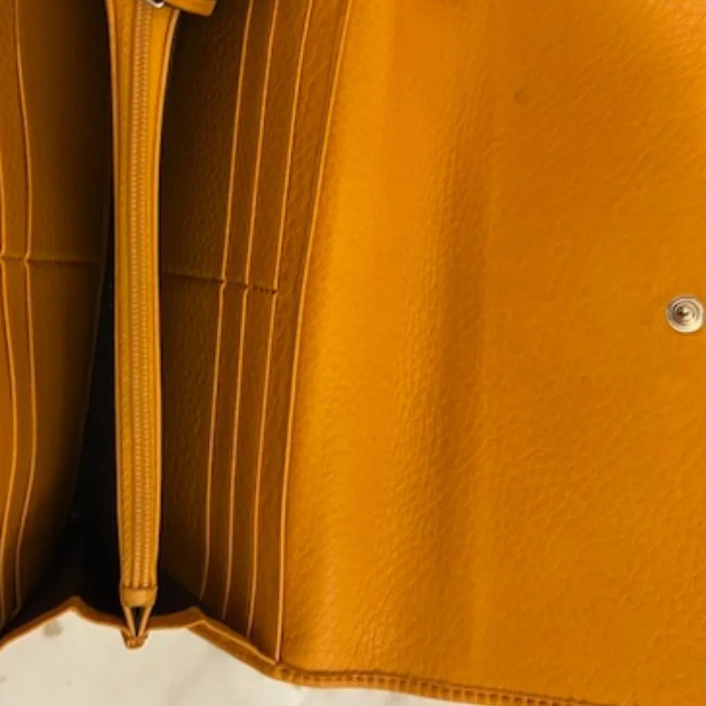 Authentic Gucci long wallet - Picture 5 of 9